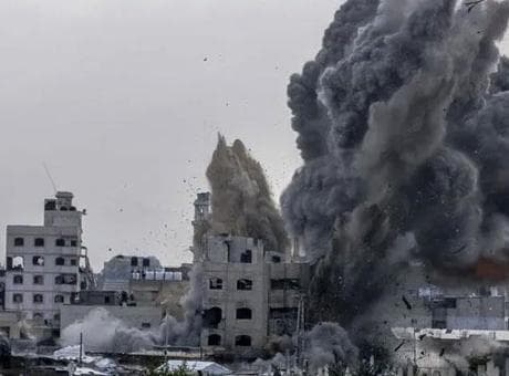 Ateşkese rağmen İsrail Gazze'nin orta kesimlerini aralıksız bombalıyor