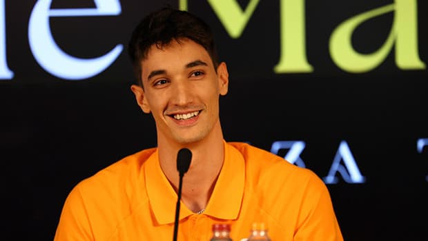 Galatasaray'ın yeni voleybol transferi Efe Mandıracı imzayı attı