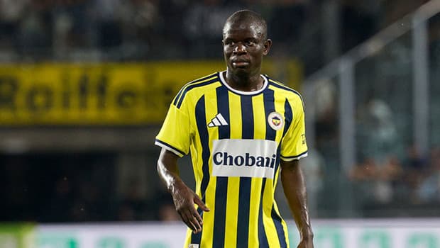 Fenerbahçe'nin yıldızı Kanté'den gençlere taş çıkaran performans