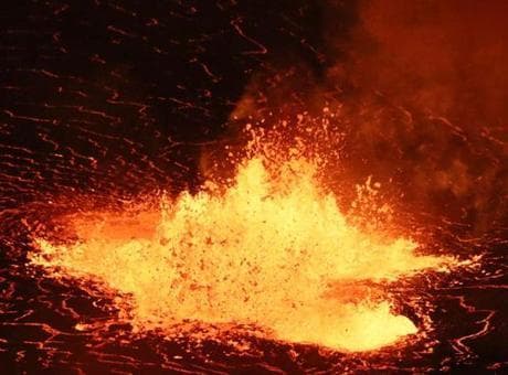 Hawaii'nin Kilauea Yanardağı 53'üncü Kez Faaliyete Geçti: Lav Sütunları 150 Metreye Ulaştı