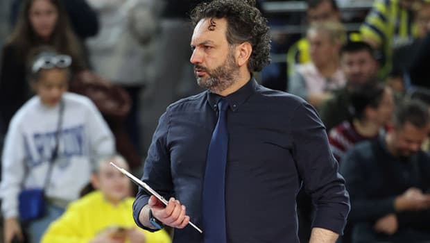 Stefano Lavarini, Fenerbahçe Medicana'nın başantrenörlük koltuğuna oturdu