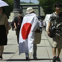Japonya Savunma Bakanı Koizumi'den tartışma yaratan Yasukuni ziyareti