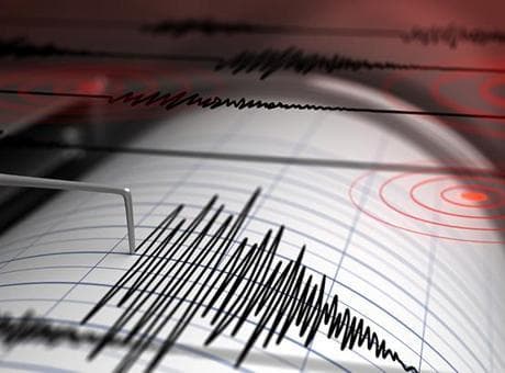 İspanya'nın güneyinde gece yarısı 5 büyüklüğünde deprem: Binalar ve araçlarda hasar oluştu