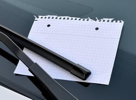 Park halindeki aracına bırakılan tek cümle genç kadını dehşete düşürdü: 'Takip mi ediliyorum?'