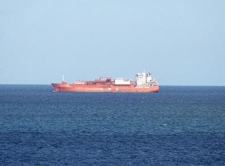 Hürmüz Boğazı'nda gemiye isabet: Mürettebattan kayıplar var