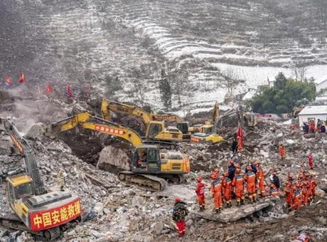 Çin'de sel felaketi: Sınav sonuçlarını kutlarken çatı çöktü, can kaybı 10'a yükseldi