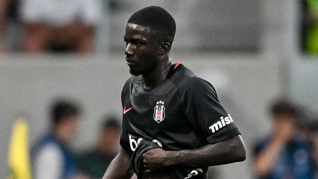 Beşiktaş'ın yeni transferi Ouattara'dan ilk maçında kırmızı kart şoku: 'Çok üzgünüm'