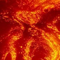 Sicilya'nın Dev Volkanı Etna'da Patlama: Voragine Kraterinden Gökyüzüne Kül ve Lav Yükseliyor
