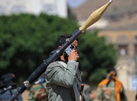 Yemen'de kanlı çatışma: Husiler hükümet güçlerine saldırdı, 2 asker hayatını kaybetti