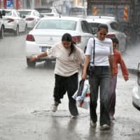 Meteoroloji'den kritik uyarı: Fırtına ve sağanak birçok ili vuracak