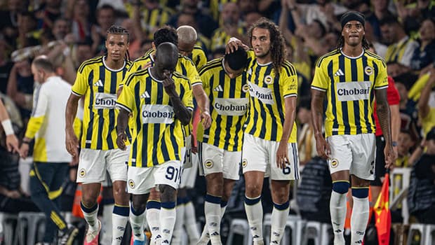 Fenerbahçe, Dev Sahne Önünde: Lyon'u Ağırlıyor!